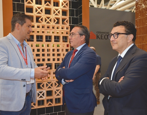 Raúl Carnicer, CEO de Cevica, junto a Rubén Ibáñez y Manuel García, presidente y director de PortCastelló. Foto J.C.P.