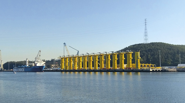 Avil&eacute;s acoge el embarque de un proyecto con piezas de 28 metros de altura