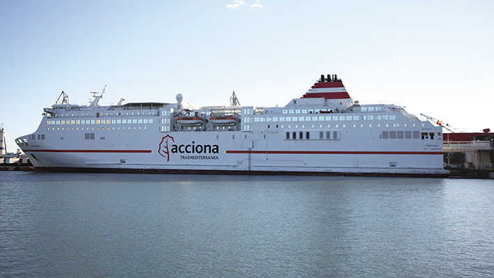 Trasmediterranea reduce un 1,2% sus ingresos pendiente de que la CNMC autorice su venta