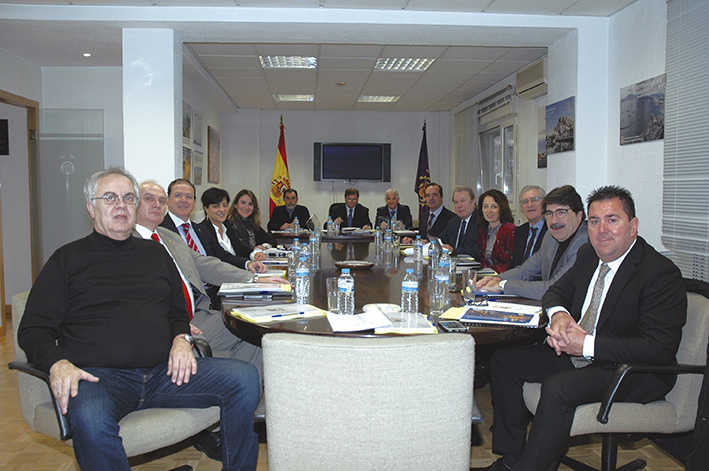 La conformaci&oacute;n del Consejo General de Agentes de Aduanas en la reuni&oacute;n celebrada en Madrid el jueves 1 de marzo. Foto I.Pe&ntilde;a.