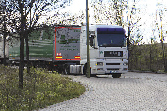 La entidad denuncia las &aacute;reas de descanso insuficientes, inadecuadas e inseguras para estacionar los camiones.