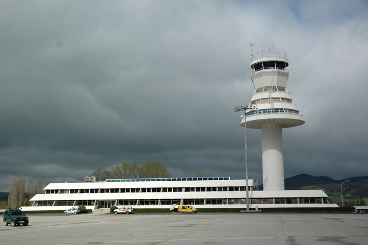 Los trabajadores del Aeropuerto de Foronda no aceptan la propuesta de horario &ldquo;bajo demanda&rdquo;
