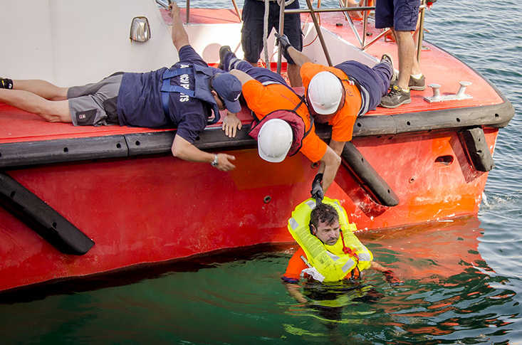 Noatum CTV coordina el primer simulacro de hombre al agua realizado en una terminal del puerto de Valencia