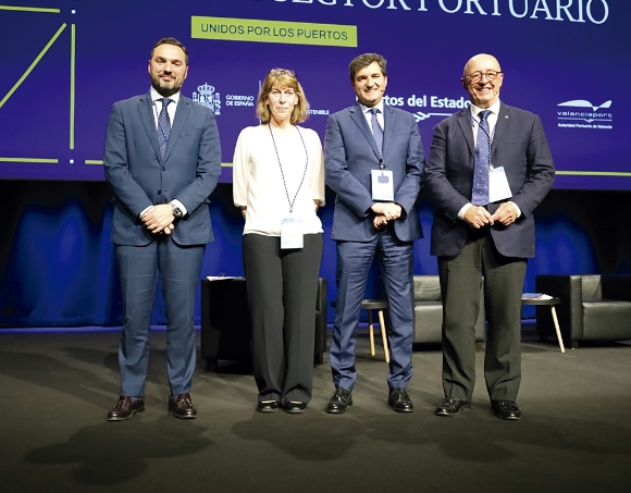 José Luis Pérez Pajuelo, director del Centro Nacional de Protección de Infraestructuras Críticas; Dorothea Jilli, suscriptora Senior en TT Club; Miguel Ángel Barrado Morín, coordinador del Área de Seguridad Ciudadana y Operaciones (ASCOP) de la Dirección General de Coordinación y Estudios de la Secretaría de Estado de Seguridad del Ministerio del Interior; y Pedro Suárez, presidente de la Autoridad Portuaria de Santa Cruz de Tenerife. Foto R. T.