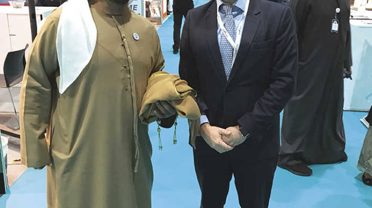 El director general de Transportes e Infraestructuras de Emiratos &Aacute;rabes Unidos, el Excmo. Dr. Abdullah Salem Al-Kathiri, con Javier Ferrer, director general del Grupo P&eacute;rez y C&iacute;a.
