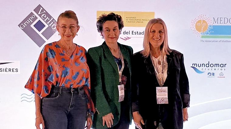 Francesca Antonelli, responsable de Marketing y Cruceros de Valenciaport; Mar Chao, presidenta de la APV; y Virginia López, CEO de CruisesNews Media Group, organizador de la International Cruise Summit 2023.