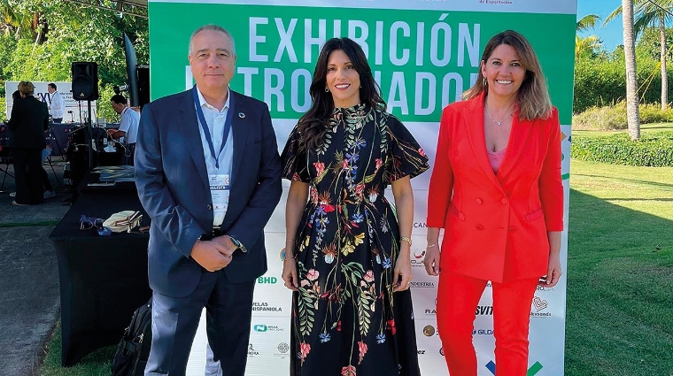 Pere Navarro, delegado especial del Estado en el CZFB; Claudia Perellano, presidenta de la Asociación de Zonas Francas de las Américas (AZFA); y Blanca Sorigué, directora general del CZFB.