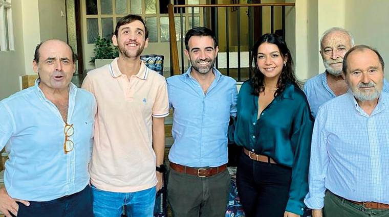 Representantes de Pérez y Cía. Group junto a parte del equipo de la Fundación Hospitalaria de la Orden de Malta.