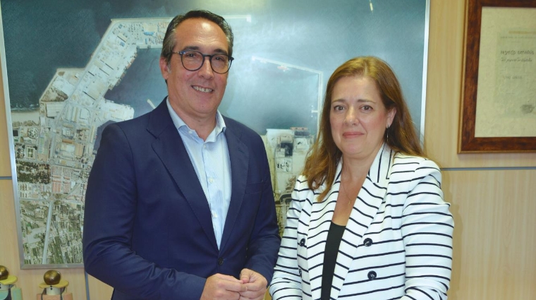 Rubén Ibáñez, presidente de la Autoridad Portuaria de Castellón, y Susana Soria, gerente de la Fundación PortCastelló, hablan con Diario del Puerto de la jornada que organizarán sobre descarbonización del sector logístico-portuario. Foto F.V.