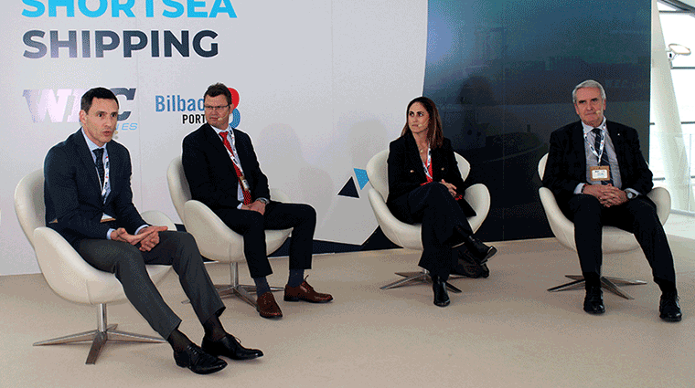 Desde la izquierda: Andima Ormaetxe, director de Operaciones, Comercial y Logística de la Autoridad Portuaria de Bilbao; Patrick Ram, director general de WEC Lines España; Elvira Gallego, directora general de CSP Iberian Bilbao Terminal; Victor Martin, presidente de Ateia Euskadi. Foto J.P.