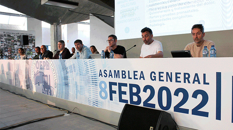 Imagen de la asamblea de estibadores celebrada ayer en Barcelona. Foto A.Tejera.