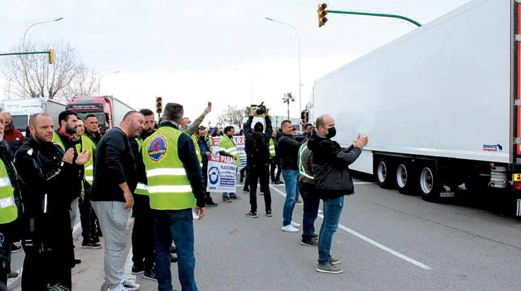 Las movilizaciones comenzarán en cuanto queden refrendadas por los transportistas en Madrid.