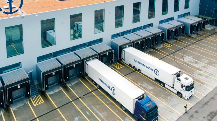 La compañía suiza Kuehne + Nagel lidera la clasificación de los principales operadores logísticos del mundo con una facturación de 40.838 millones de dólares en 2021, según Armstrong &amp; Associates,