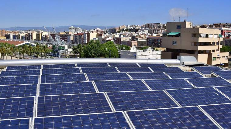 Port Tarragona instala 110 paneles solares en el techo del Club de Rem de Tarragona