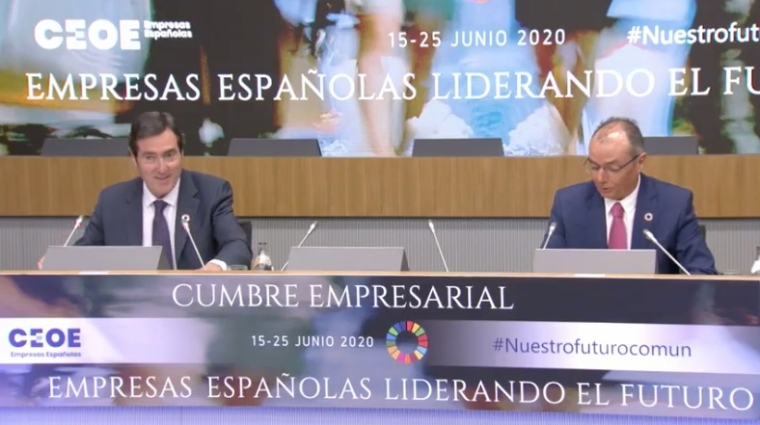 El presidente de la CEOE, Antonio Garamendi (izquierda) y Salvador Navarro, presidente de la Confederaci&oacute;n Empresarial de la Comunitat Valenciana (CEV).