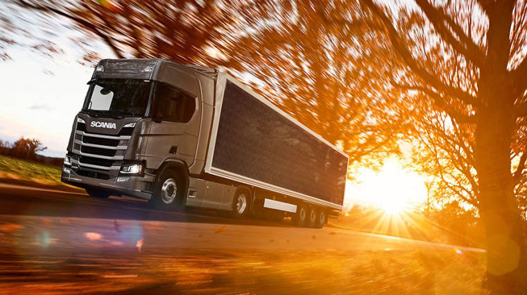 Camiones Scania con paneles solares que pueden ahorrar hasta el 20% de combustible.