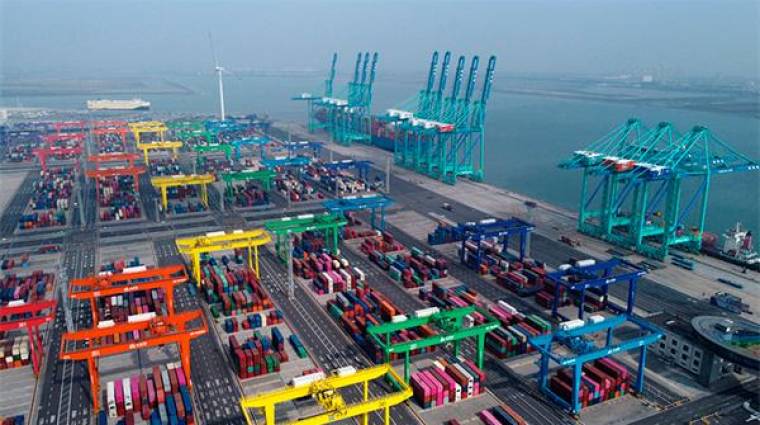 Siete de los diez mayores puertos de contenedores del mundo están en China.