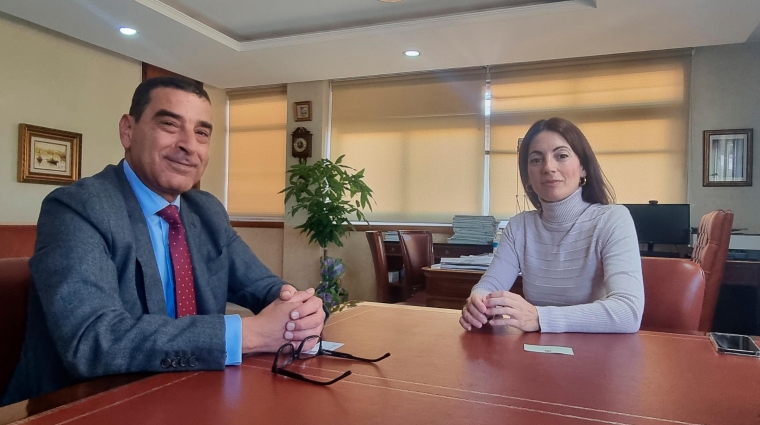 Rosario Soto, presidenta de la APA, junto con Kamal Haoudi, cónsul de Marruecos en Almería, durante la reunión mantenida la semana pasada.