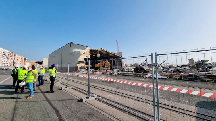 La AP de Santander inicia la demolición de naves en los muelles de Maliaño