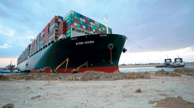 Hace un año que el buque “Ever Given” quedó encallado en el Canal de Suez.