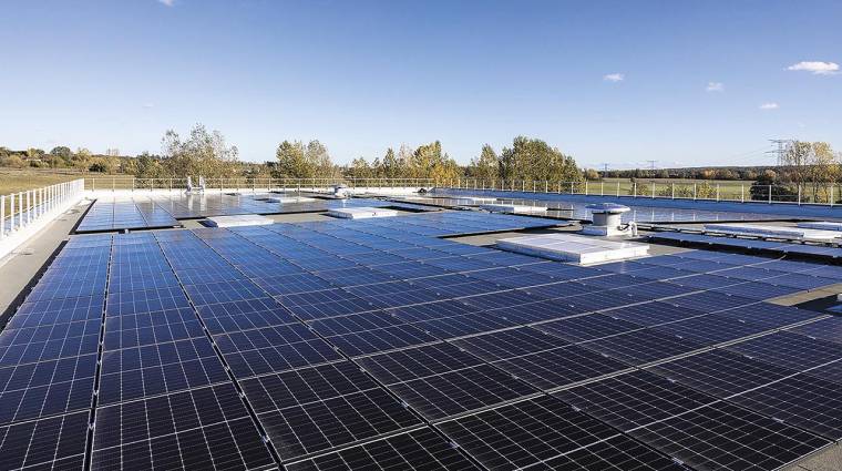 La compañía ha instalado paneles fotovoltaicos en sus plataformas de transporte y distribución en San Fernando de Henares (Madrid), Castellbisbal (Barcelona), A Coruña, Valladolid y Alicante.