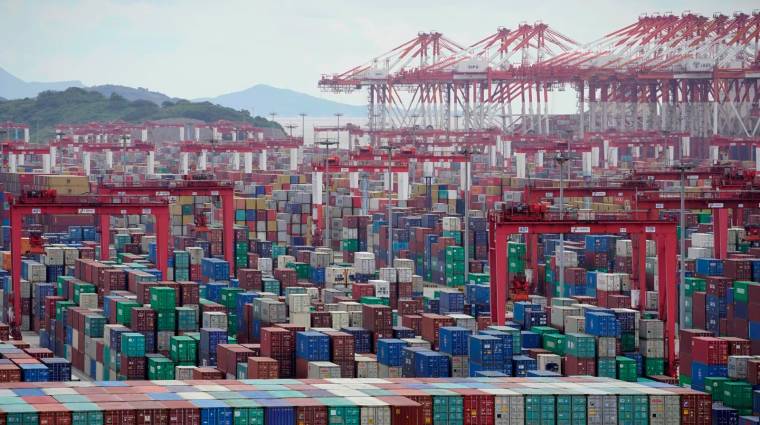 En abril, el tráfico de contenedores del Puerto de Shanghái supera los 100.000 TEUs diarios.