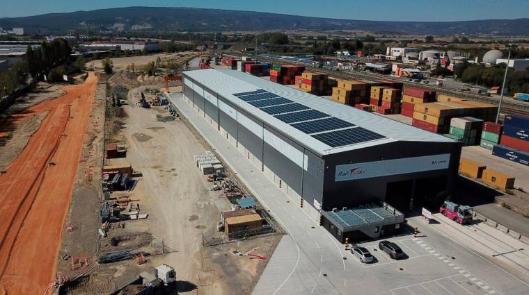 La instalación de placas fotovoltaicas en la terminal intermodal de Júndiz es un proyecto financiado por la Unión Europea, con fondos NextGenerationEU.