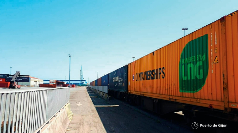 El Puerto de Gijón dispone de un complejo ferroviario interior que incluye tanto ancho ibérico como métrico.