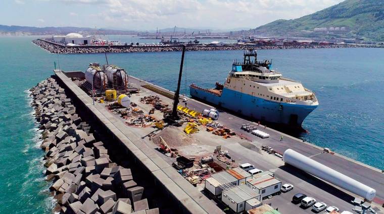 El buque offshore “Maersk Mariner” de Maersk Supply Services, operó en el Muelle de Punta Sollana del Puerto de Bilbao, para las tareas de movilización y carga.
