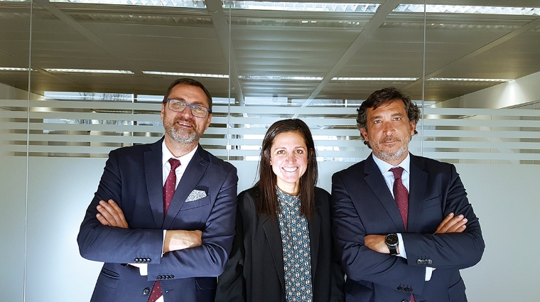 Cecilio Labrada, director comercial de Visual Trans; Alejandra Sag&uuml;&eacute;s, Manager Export/Import de Sile Customs Broker, e &Iacute;&ntilde;igo Sag&uuml;&eacute;s, CEO Sile Customs Broker.