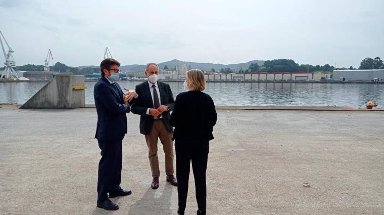 Álvaro Rodríguez Dapena y José Manuel Cores abordan los proyectos de futuro del Puerto de Vilagarcía
