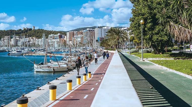 El paseo Marítimo de Palma contará, a partir de la semana que viene, con 16 nuevas papeleras.
