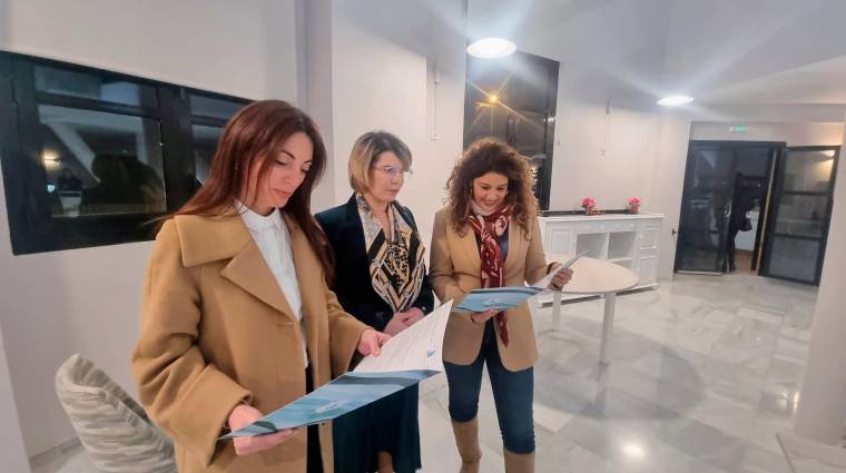 Rosario Soto, presidenta de la AP de Almería, ha acudido a la inauguración del nuevo restaurante.