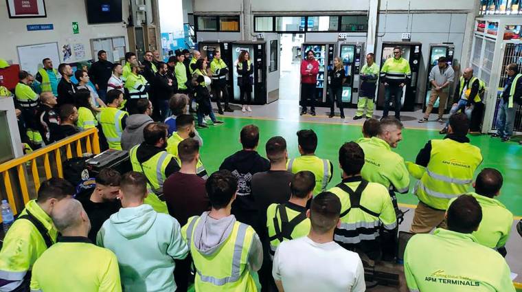 Asamblea de trabajadores de las empresas estibadoras del Port de Barcelona convocada por Coordinadora USTP el pasado 16 de noviembre.