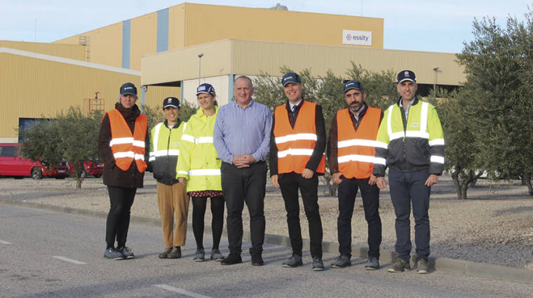 Josep Maria Cruset, presidente del Port de Tarragona, visit&oacute; Essity junto con el director de Operaciones de la compa&ntilde;&iacute;a.