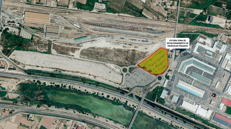 La futura parcela dedicada al estacionamiento de camiones junto a Fuente de San Luis tiene una superficie total de 26.156 metros cuadrados. Infografía: Ximo Lacámara.