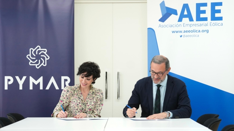 Almudena López del Pozo, consejera delegada de Pymar; y Juan Virgilio Márquez, director general de AEE, durante la firma del acuerdo.