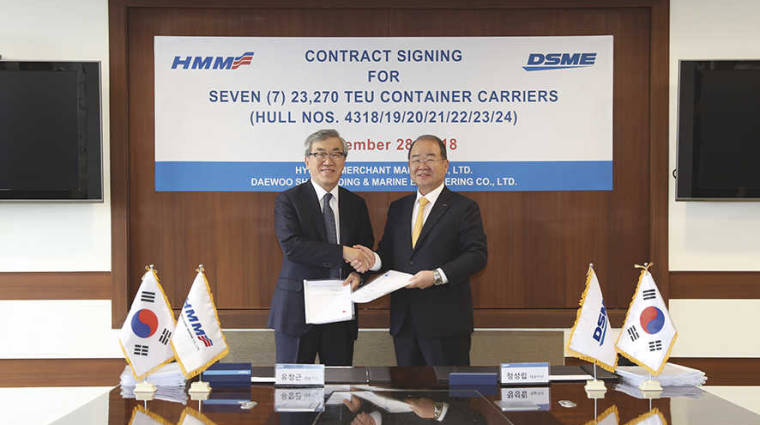 El CEO y presidente de DSME, Sung Leep Jung, y el presidente y CEO de Hyundai Merchant Marine, Chang Keun Yoo.