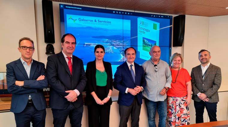 El documento ha sido rubricado por el presidente de la institución portuaria, Gerardo Landaluce, y por el consejero delegado de Gabarras y Servicios, Pedro Marcet.