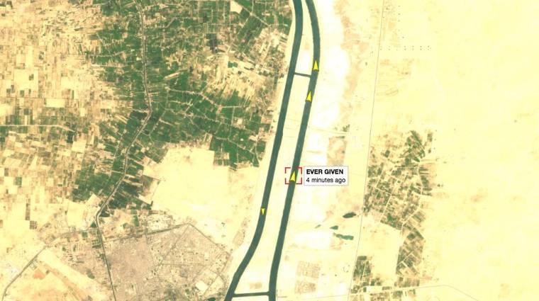 El &quot;Ever Given&quot; transita por el Canal de Suez hacia el Mediterr&aacute;neo tras estar 98 d&iacute;as retenido.