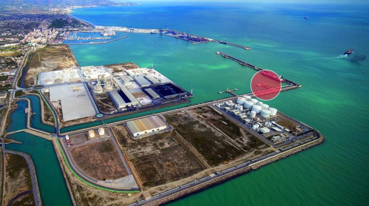 El nuevo atraque para graneles líquidos del Puerto de Castellón (destacado en rojo) ha requerido de una inversión superior a los cuatro millones de euros.
