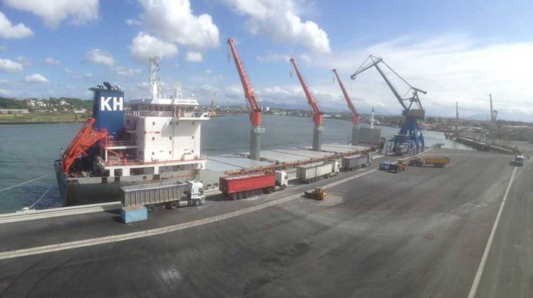El Puerto de Baiona cuenta con infraestructuras, equipos y empresas especializadas en tr&aacute;ficos agroalimentarios.