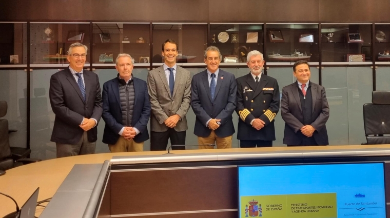 Desde la izquierda: Juan Luis Sánchez, director de Astander; César Díez, capitán marítimo; Germán Carlos Suárez, presidente de Astander; Francisco Martín, presidente de la Autoridad Portuaria de Santander; Carlos Bonaplata Muiños, comandante naval de Santander y Santiago Díaz Fraile, director de la Autoridad Portuaria de Santander.