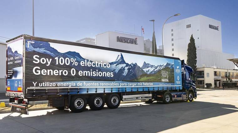 El camión transportará el café verde que llega al Port de Barcelona hacia las fábricas de Nestlé en Girona y Reus.