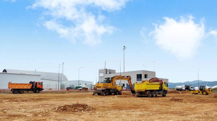 El acondicionamiento de la zona da respuesta a las necesidades derivadas de la próxima implantación en el aeropuerto de Castellón de nuevos ciclos de FP de la rama aeronáutica.