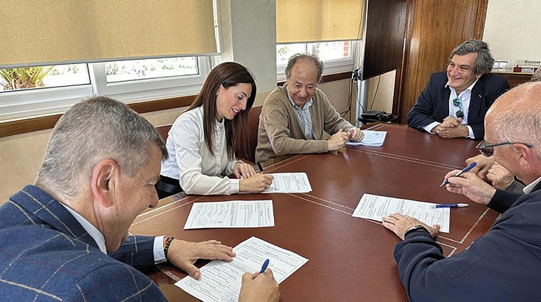 La Autoridad Portuaria de Almería (APA) recepcionó las obras correspondientes a la restauración de la plataforma de acceso del cargadero de mineral El Alquife de Almería.