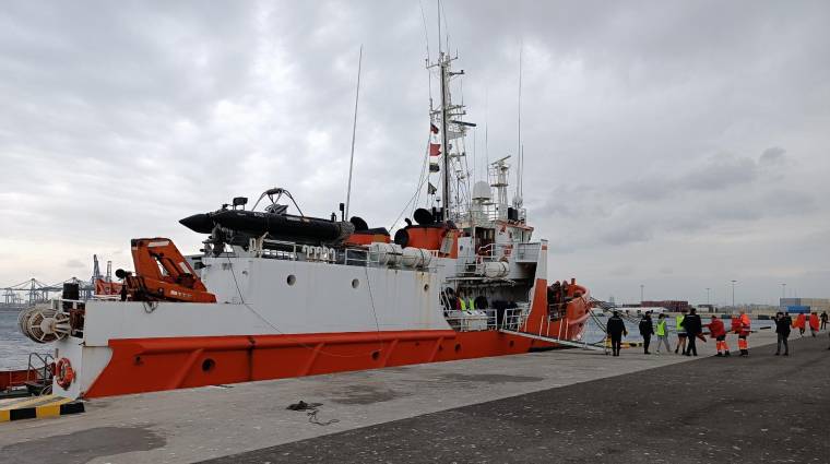El entrenamiento ha consistido en adiestramiento frente a una supuesta amenaza terrorista y posterior actuación en un buque con inmigrantes ilegales.