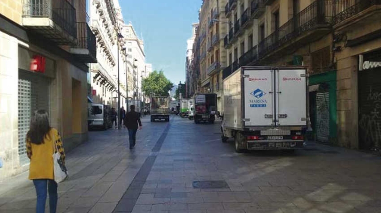 Descarga de mercanc&iacute;as en el centro de Barcelona.