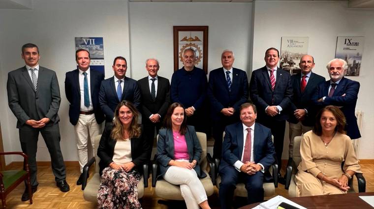 Foto de familia del Consejo General de Agentes de Aduanas, en la sesión plenaria celebrada esta mañana en Madrid.