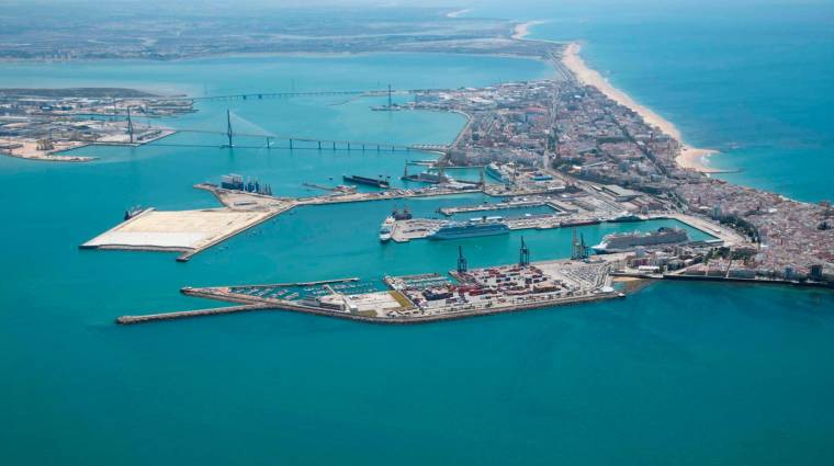 El proyecto ha sido informado desfavorablemente por la Capitanía Marítima de Cádiz y por el Ministerio de Defensa.